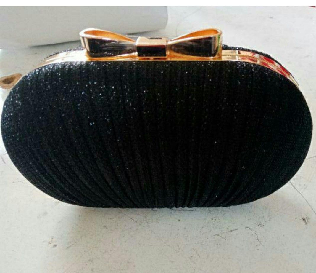 Party Clutch (Category: Clutches) located in Cyberjaya. Submitted by smvandal (Listing ID 1274471663, Image 3). Description: Black and Golden coloured clutches are available!.