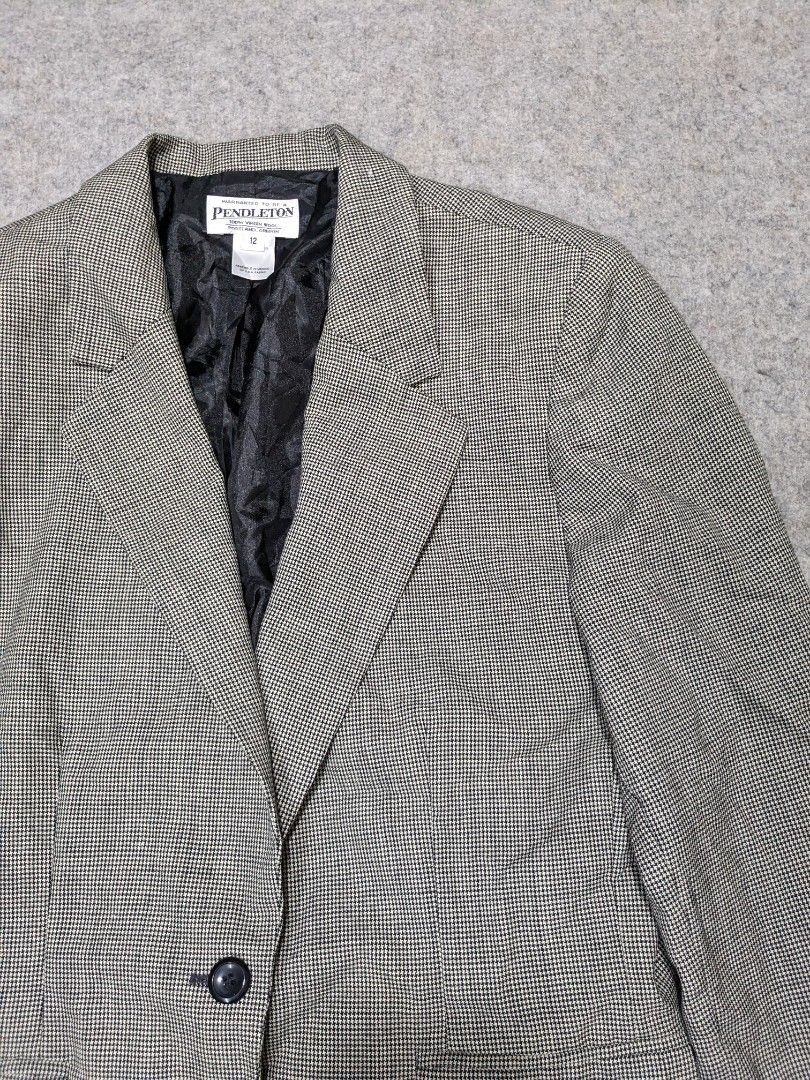 PENDLETON 100% Virgin Wool Womens Single Button Blazer Coat Houndstooth Size 12 (Category: Coats, Jackets and Outerwear) located in Santa Rosa. Submitted by sergids (Listing ID 1274521300, Image 2). Description: PENDLETON 100% Virgin Wool Womens Single Button Blazer Coat Houndstooth Size 12 Great condition. Check fitting tops to ensure this fits you. Dimensions below are exact measurements, see pics as well for comparison. 8/10 Condition and Colo