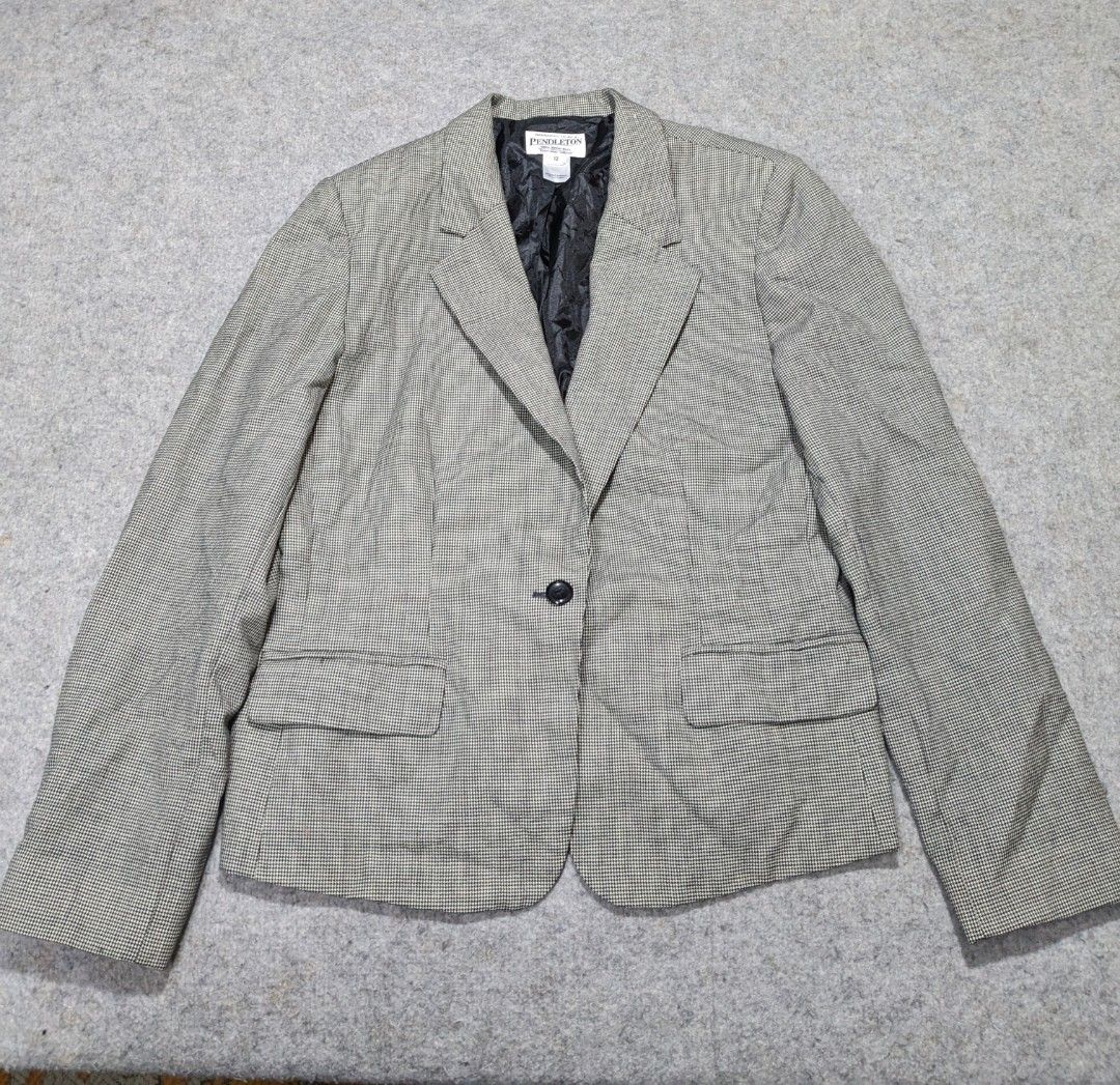 PENDLETON 100% Virgin Wool Womens Single Button Blazer Coat Houndstooth Size 12 (Category: Coats, Jackets and Outerwear) located in Santa Rosa. Submitted by sergids (Listing ID 1274521300, Image 1). Description: PENDLETON 100% Virgin Wool Womens Single Button Blazer Coat Houndstooth Size 12 Great condition. Check fitting tops to ensure this fits you. Dimensions below are exact measurements, see pics as well for comparison. 8/10 Condition and Colo