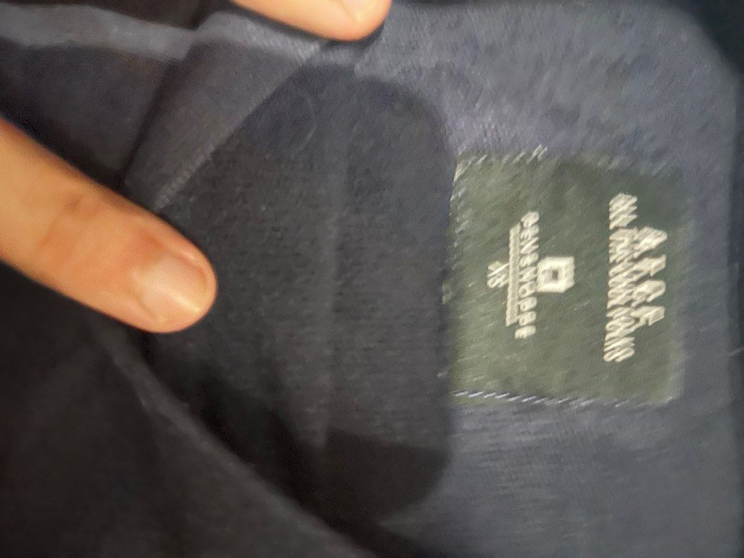Penshoppe sweater crewneck (Category: Coats, Jackets and Outerwear) located in San Pedro. Submitted by mousepad24 (Listing ID 1274524877, Image 2). Description: Penshoppe all the cool folks Xs on tag No issue Good condition.