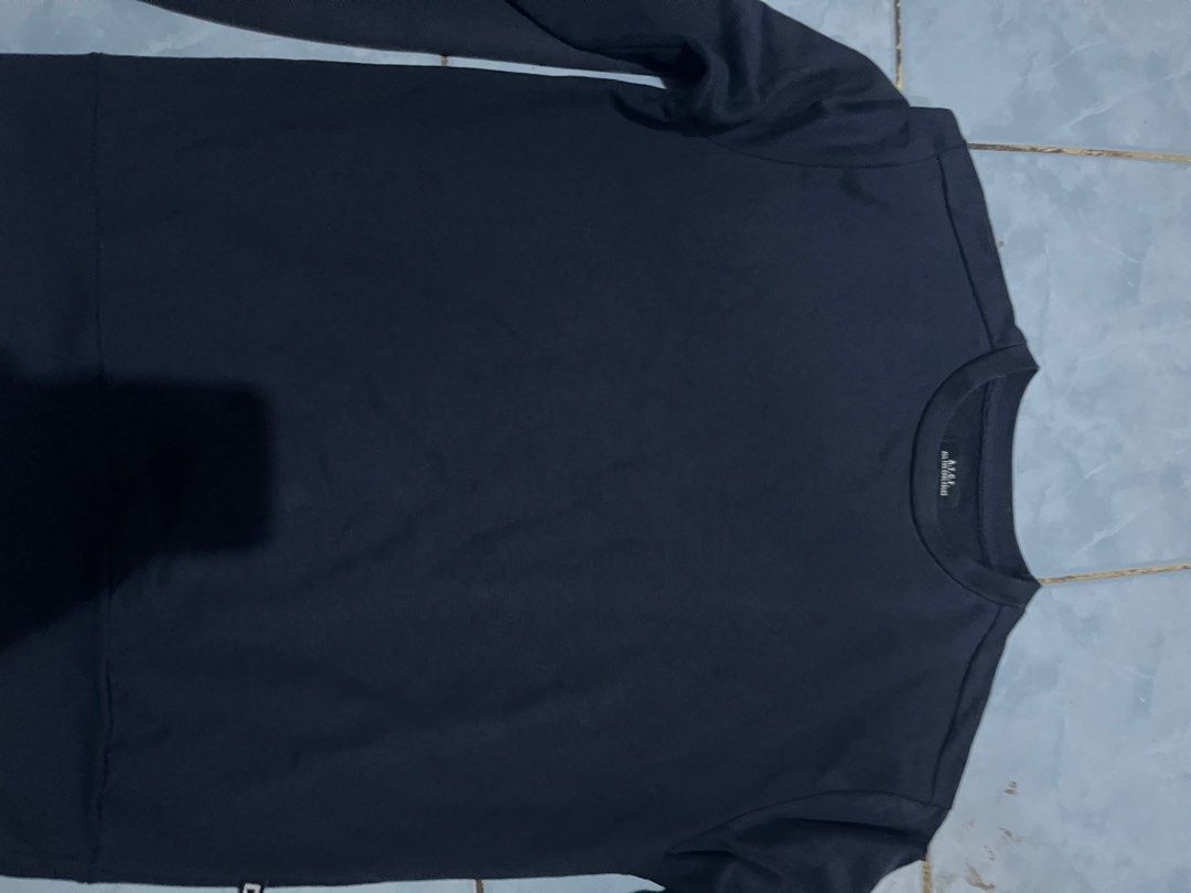 Penshoppe sweater crewneck (Category: Coats, Jackets and Outerwear) located in San Pedro. Submitted by mousepad24 (Listing ID 1274524877, Image 1). Description: Penshoppe all the cool folks Xs on tag No issue Good condition.