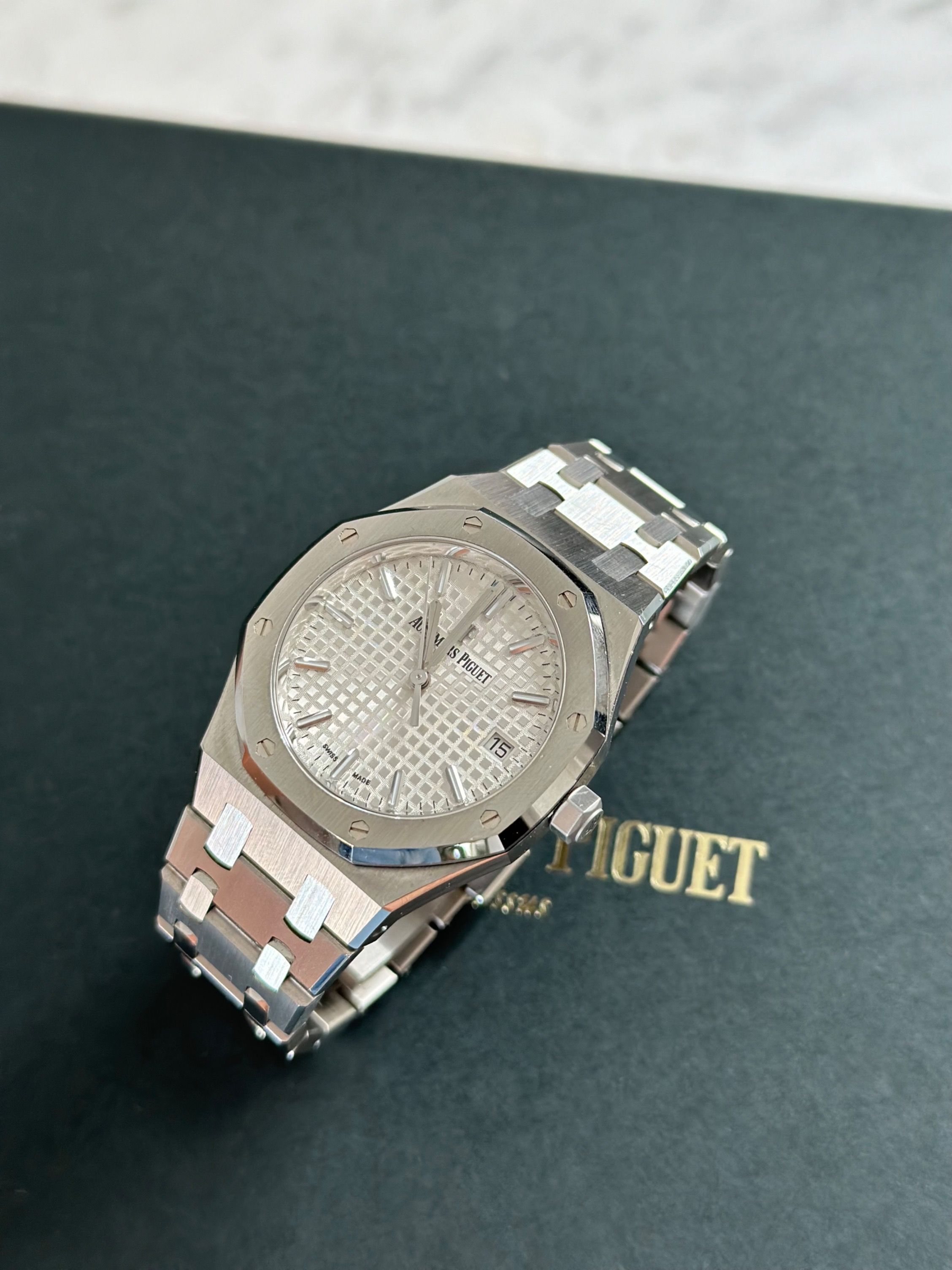 Preloved Excellent Condition Audemars Piguet 77350 34mm Luxury