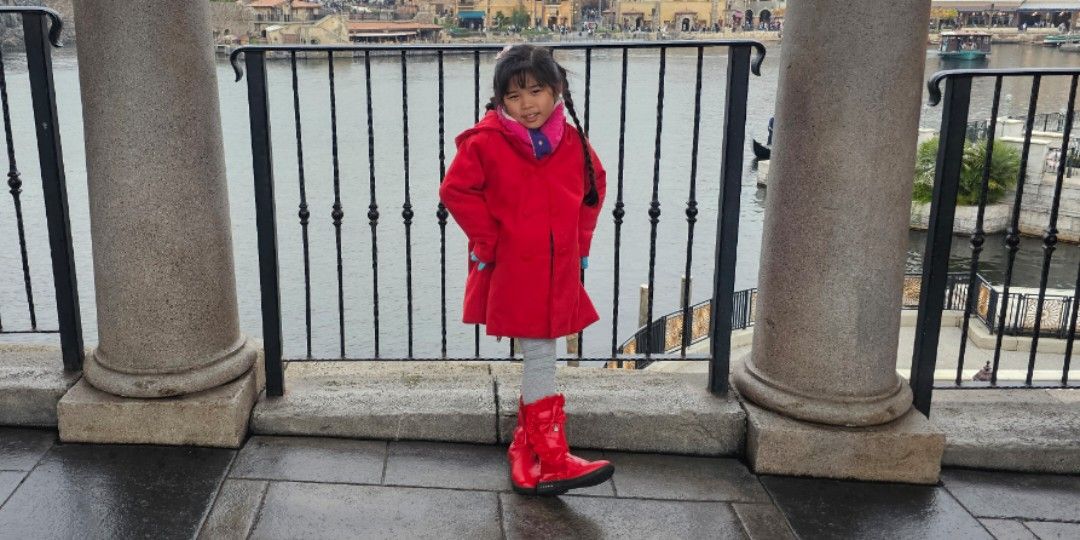 Girl in red discount boots