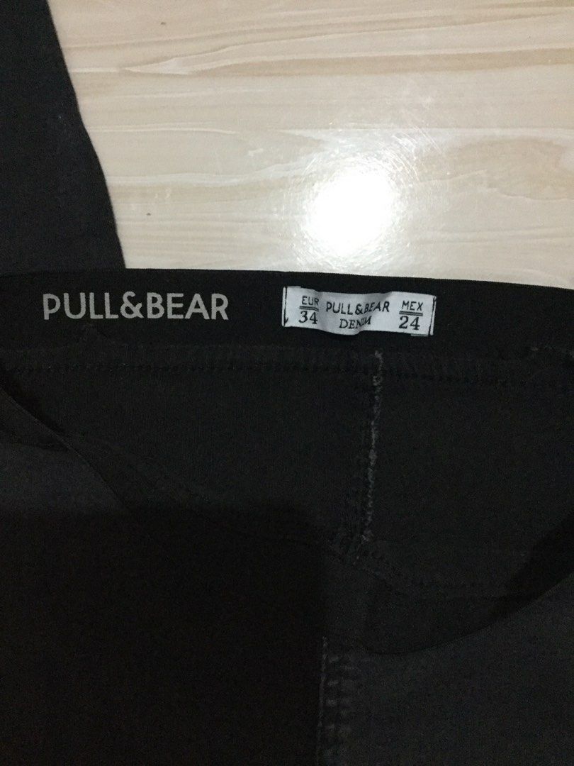 PULL&BEAR LEGGINGS (Category: Jeans) located in Manila. Submitted by helpme_declutter (Listing ID 1274557460, Image 2). Description: Euro 34 on tag.
