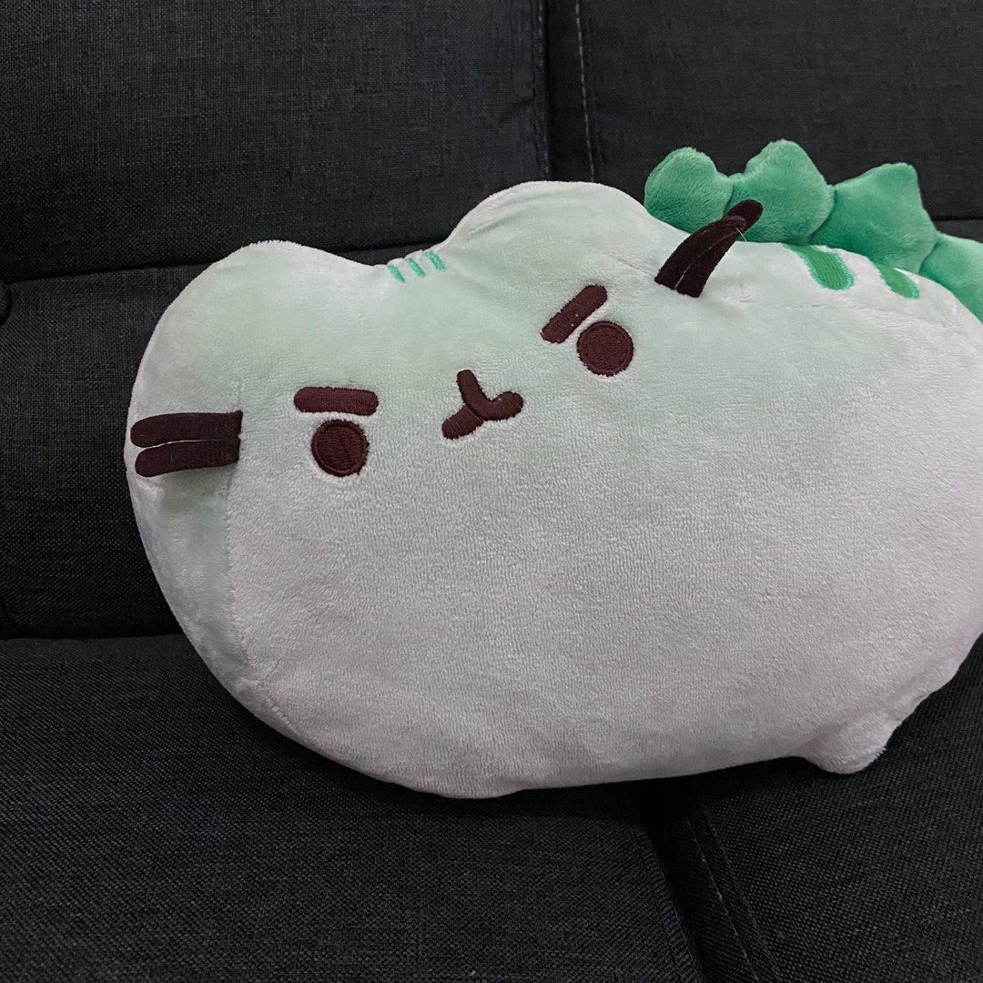 Pusheen top dinosaur plush