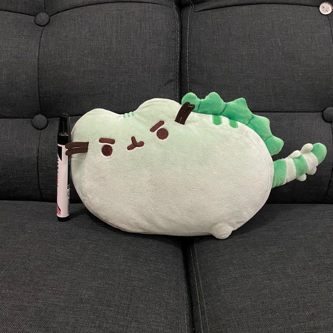 Dinosaur shop pusheen plush