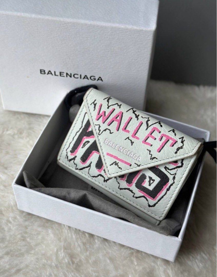 Balenciaga hotsell wallet graffiti