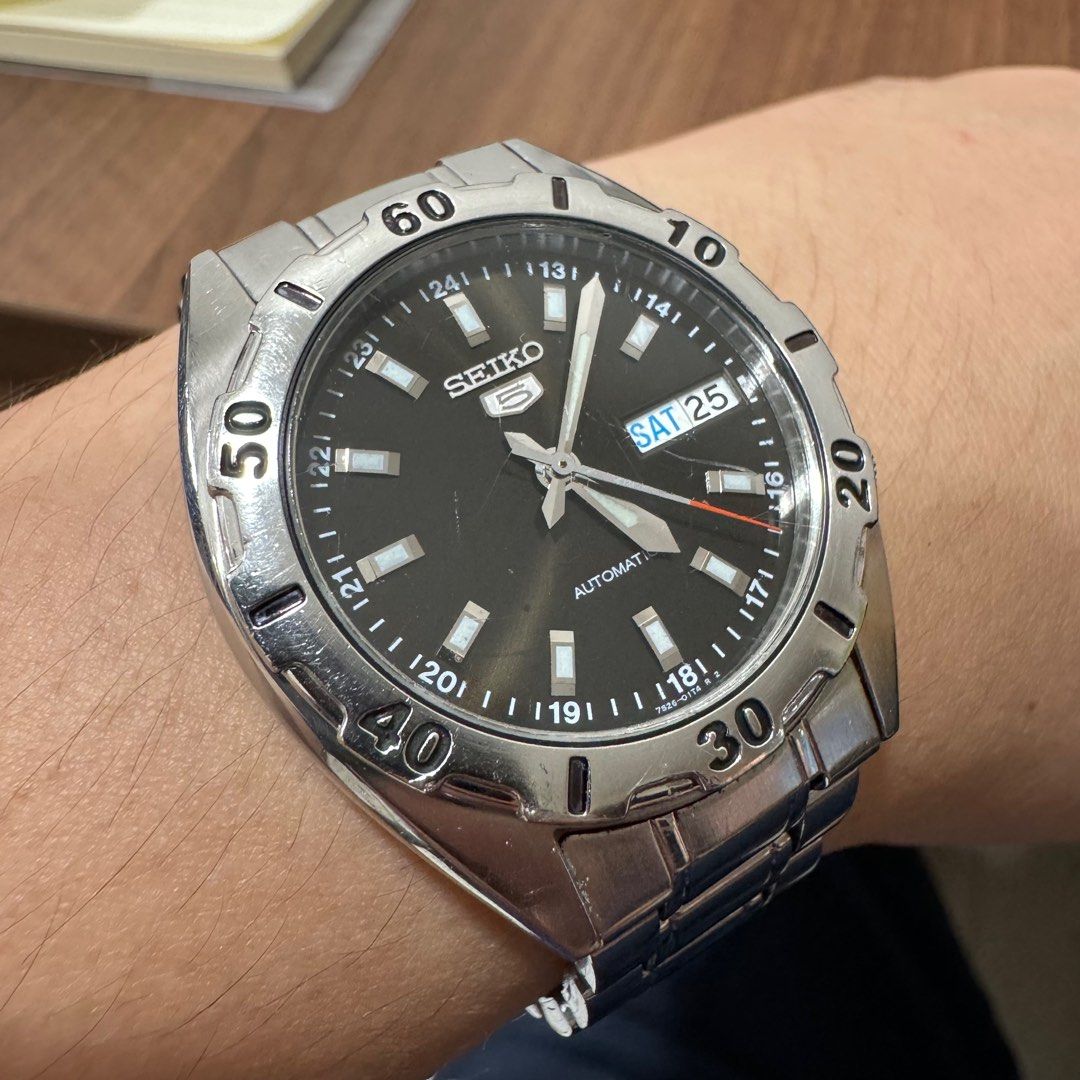 Seiko 5 best sale black red