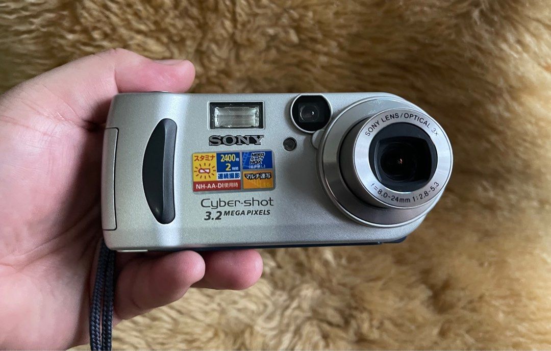 Sony Cybershot DSCP71 Digital Camera, Photography, Cameras on Carousell