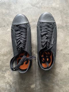 All black on sale sneakers on sale