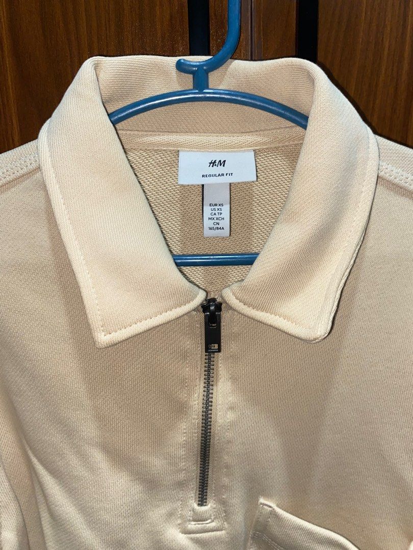 trade/sell H&M Zippered Sweatshirt (Category: Longsleeves) located in San Juan City. Submitted by pwagan (Listing ID 1274626065, Image 3). Description: original price 1990, selling price negotiable willing to trade for any clothes.