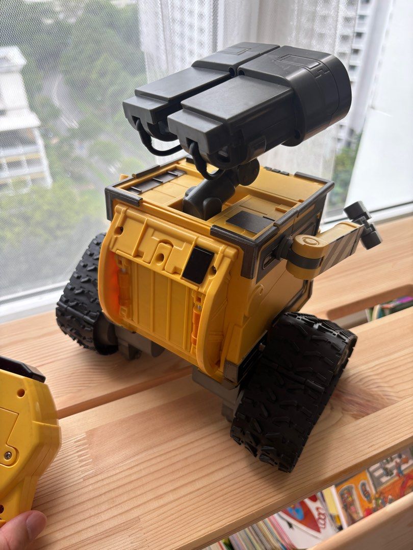WallE walle wall e thinkway toys pixar figure u command