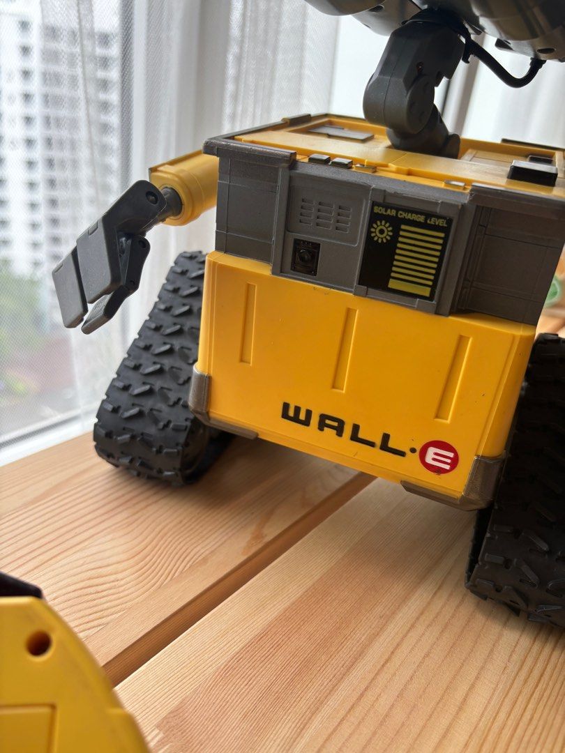 WallE walle wall e thinkway toys pixar figure u command