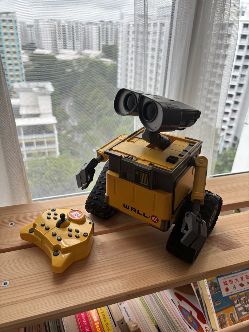 WallE walle wall e thinkway toys pixar figure u command