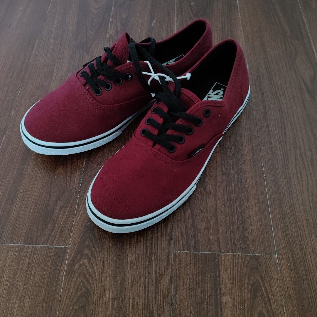 Vans Authentic Shoes 7.5 Women (Category: Sneakers) located in Tanza. Submitted by matty199 (Listing ID 1274515432, Image 1). Description: no box size 7.5 women size 6 men Shipping J&T or Lalamove Payment Gcash or Bank Transfer , COD for Lalamove only Meetup: SM Tanza Tue-Sun, SM Aura Mon-Friday, Cyberscape Beta Monday only.