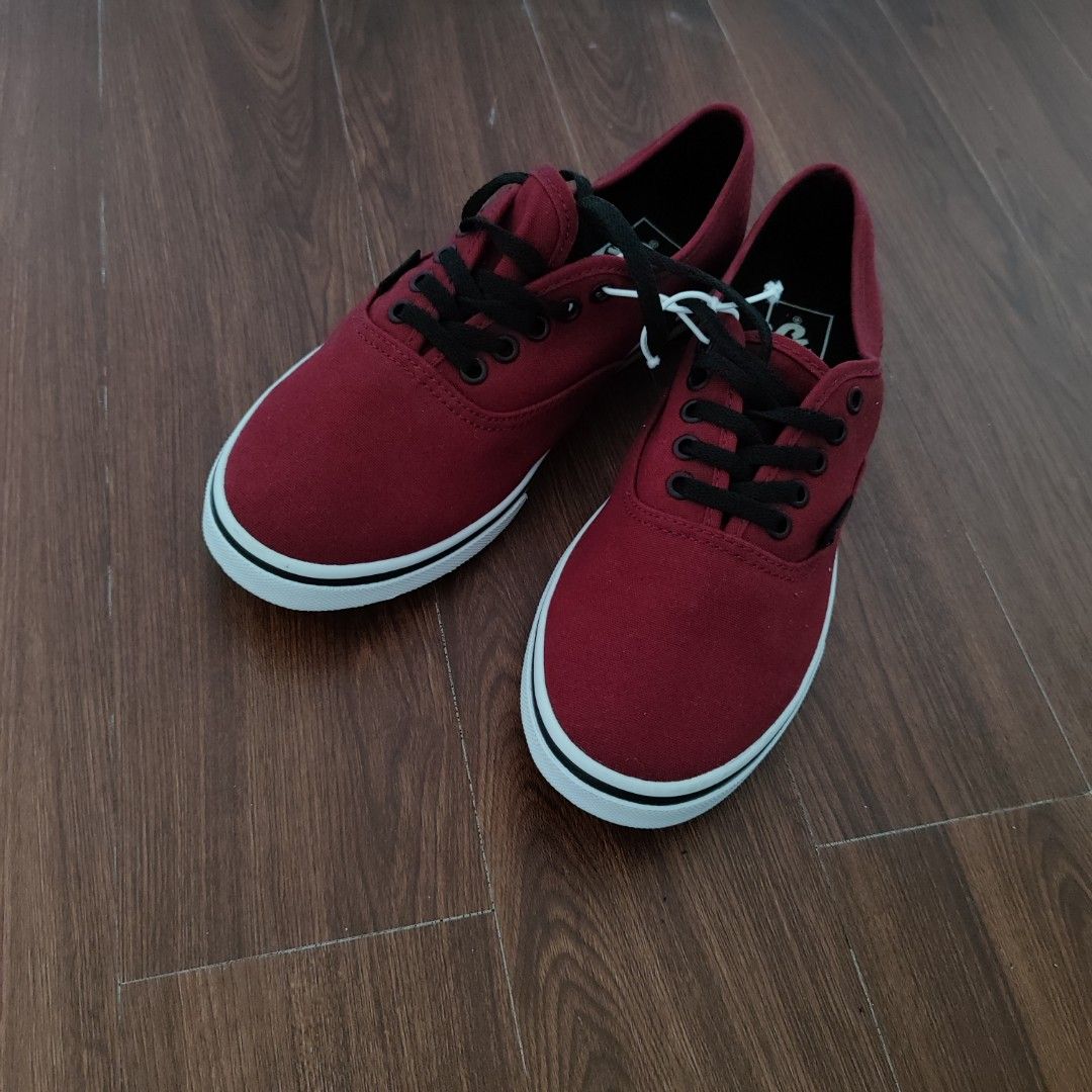 Vans Authentic Shoes 7.5 Women (Category: Sneakers) located in Tanza. Submitted by matty199 (Listing ID 1274515432, Image 3). Description: no box size 7.5 women size 6 men Shipping J&T or Lalamove Payment Gcash or Bank Transfer , COD for Lalamove only Meetup: SM Tanza Tue-Sun, SM Aura Mon-Friday, Cyberscape Beta Monday only.