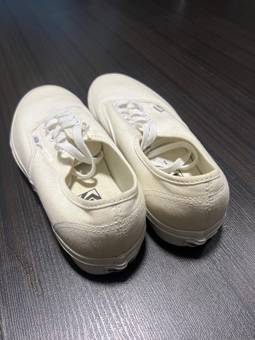Vans white Men s Fashion Footwear Sneakers on Carousell
