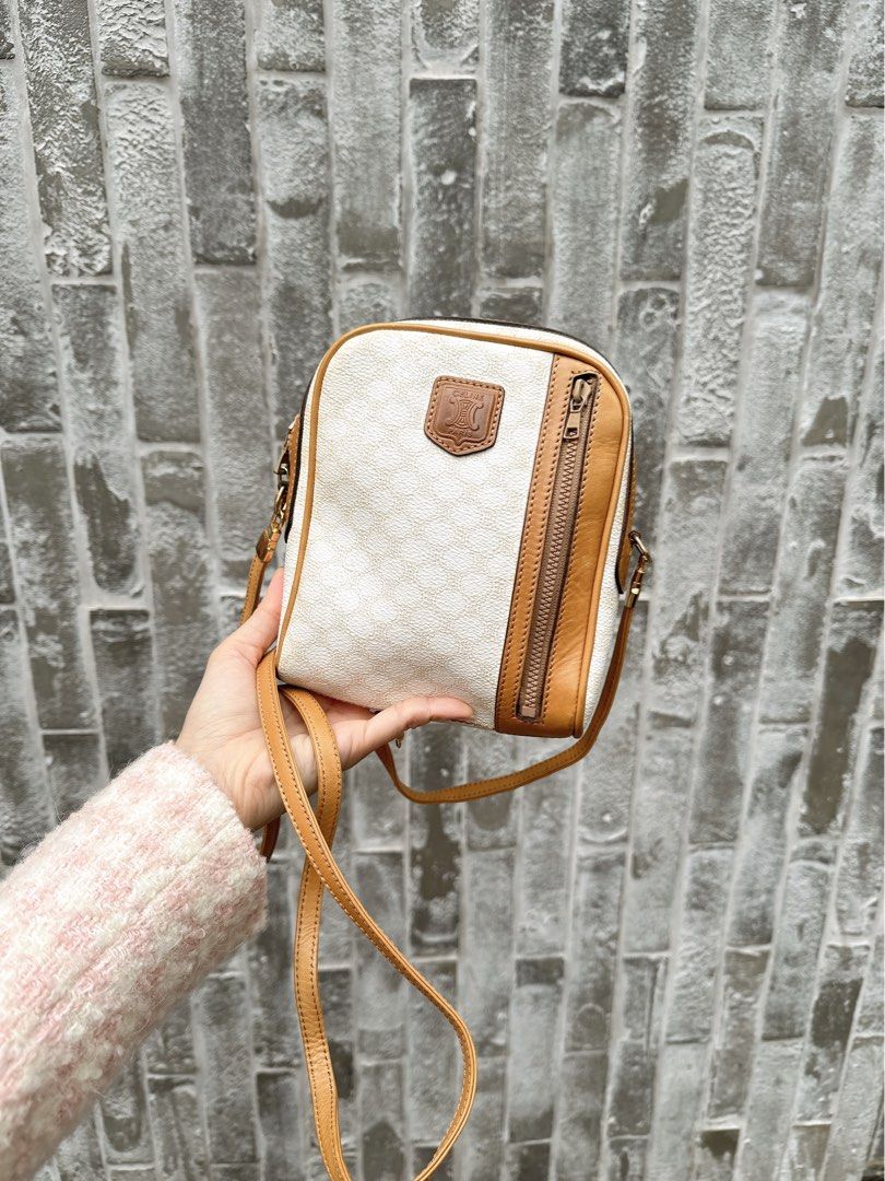 多年正版正貨商標門市現貨美品vintage celine white beige camera