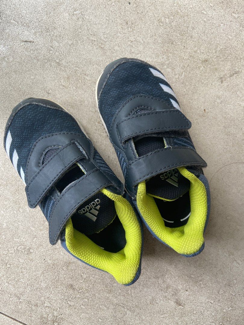 Adidas toddler shoe size 6K