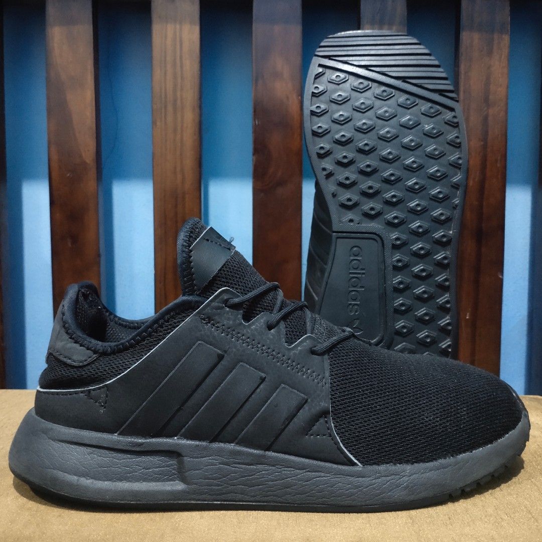 Xplr store all black