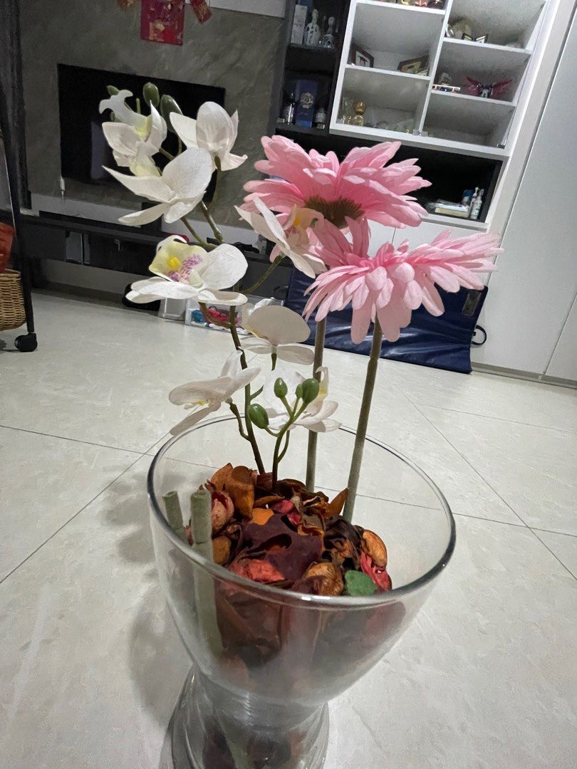 Artificial flowers with the glass vase for sale Furniture Home