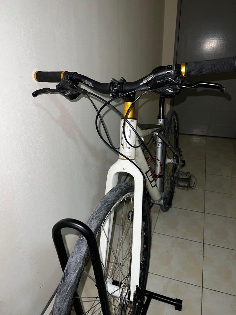 Avalanche GT Bike Sports Equipment Bicycles Parts Bicycles on