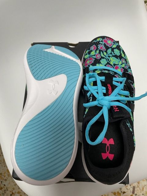 Under armor girls online sneakers