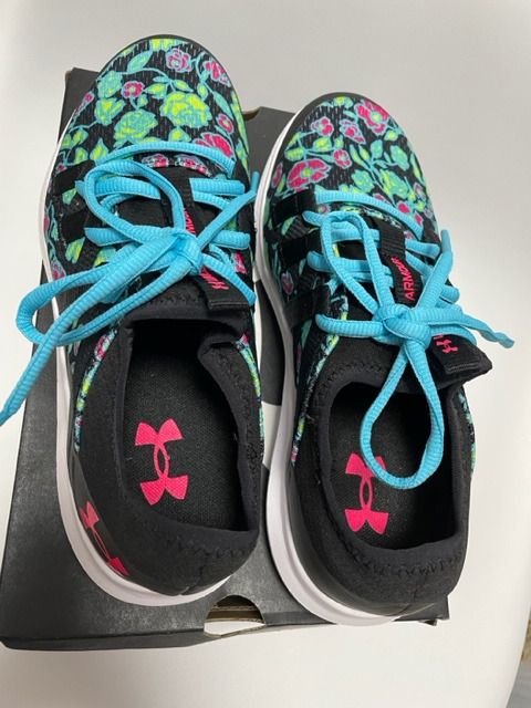 Under armour girls sneakers online