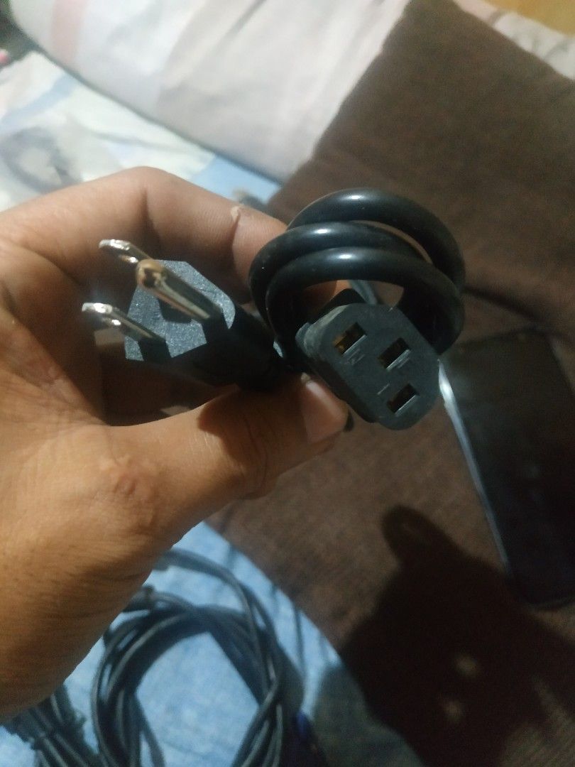 #2024declutter Cables (Category: Cables & Adaptors) located in Quezon City. Submitted by sm0k3y (Listing ID 1274885343, Image 3). Description: VGA power cord HDMI mini firefly.