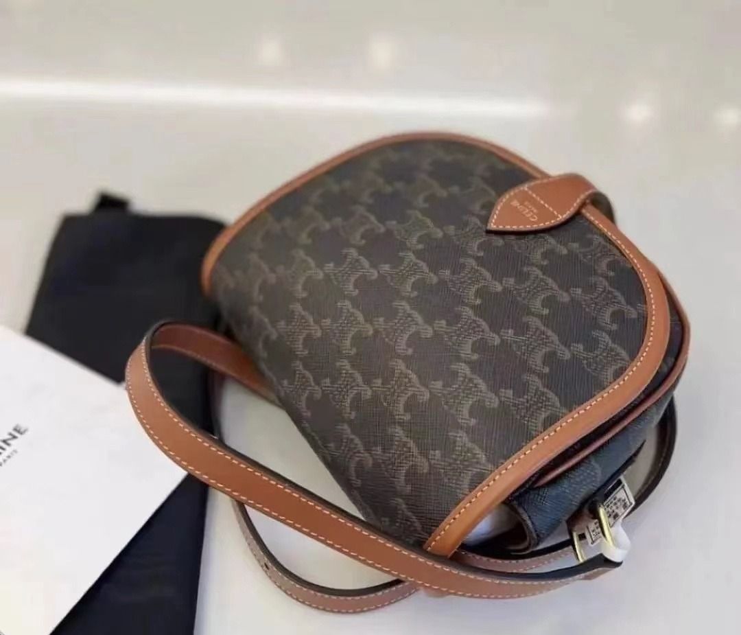 Celine sale folco triomphe