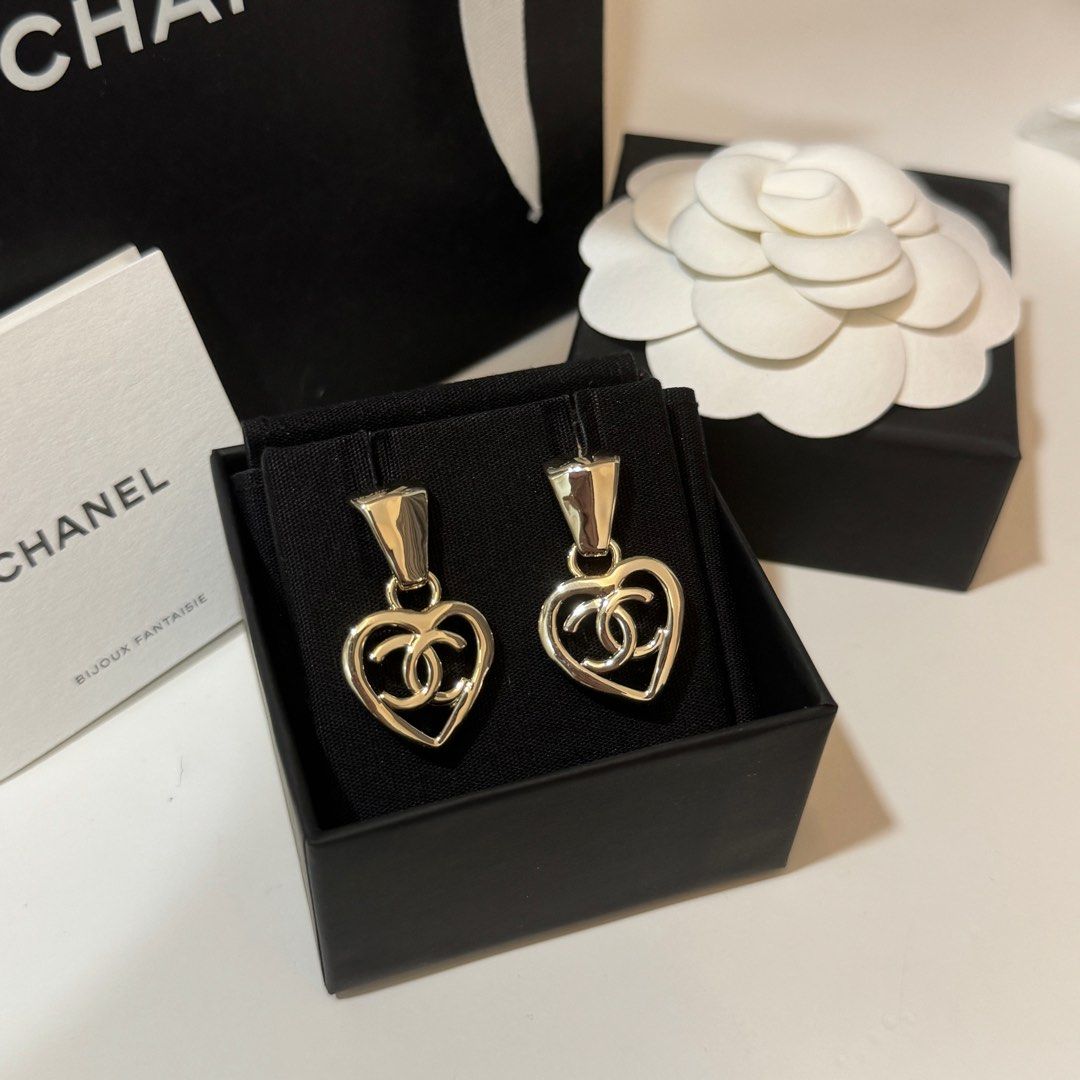 Chanel Earrings Women s Fashion Jewelry Organisers Earrings on Carousell