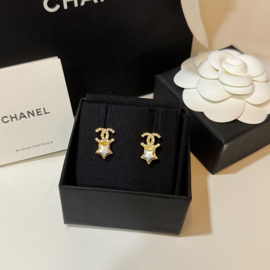 Chanel fashion jewelry earrings store