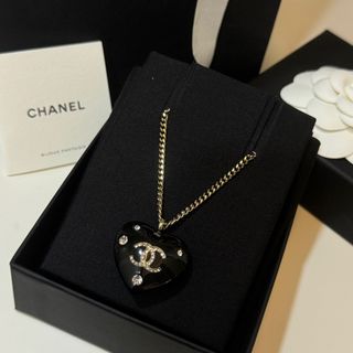 Chanel Accessories 💎 Collection item 1