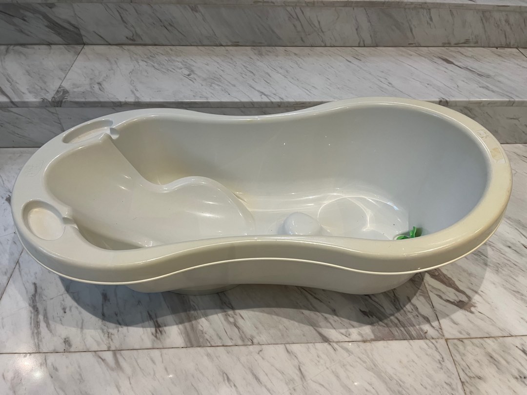 Chicco baby bath tub, Babies & Kids, Bathing & Changing, Bathtub & Bath
