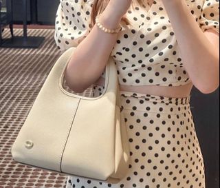 (Category: ) located in . Submitted by starry.bag (Listing ID 1256457147, Image 1). Description: .