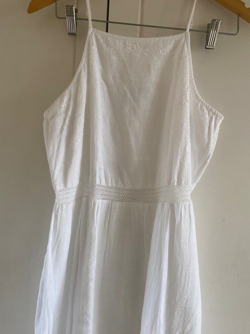 Cotton on white dress (Category: Dresses) located in Imus. Submitted by monzon_pat (Listing ID 1274658223, Image 2). Description: Brand: cotton on Size on tag: small.