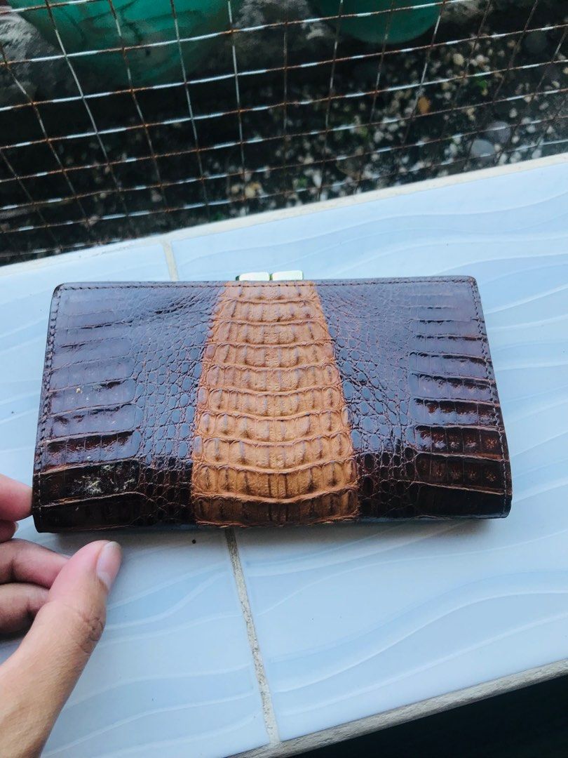Croc skin kiss lock medium wallet (Category: Luxury Bags & Wallets) located in Santa Maria. Submitted by mikavillaflor4 (Listing ID 1274947808, Image 3). Description: In good condition Legit croc skin.