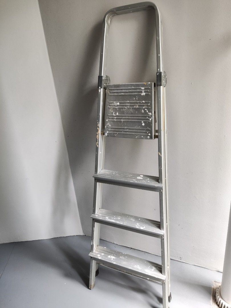 Foldable ladder65073570856450110