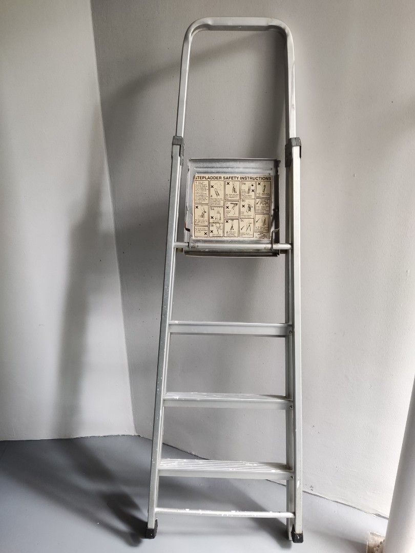 Foldable ladder65073570856450111