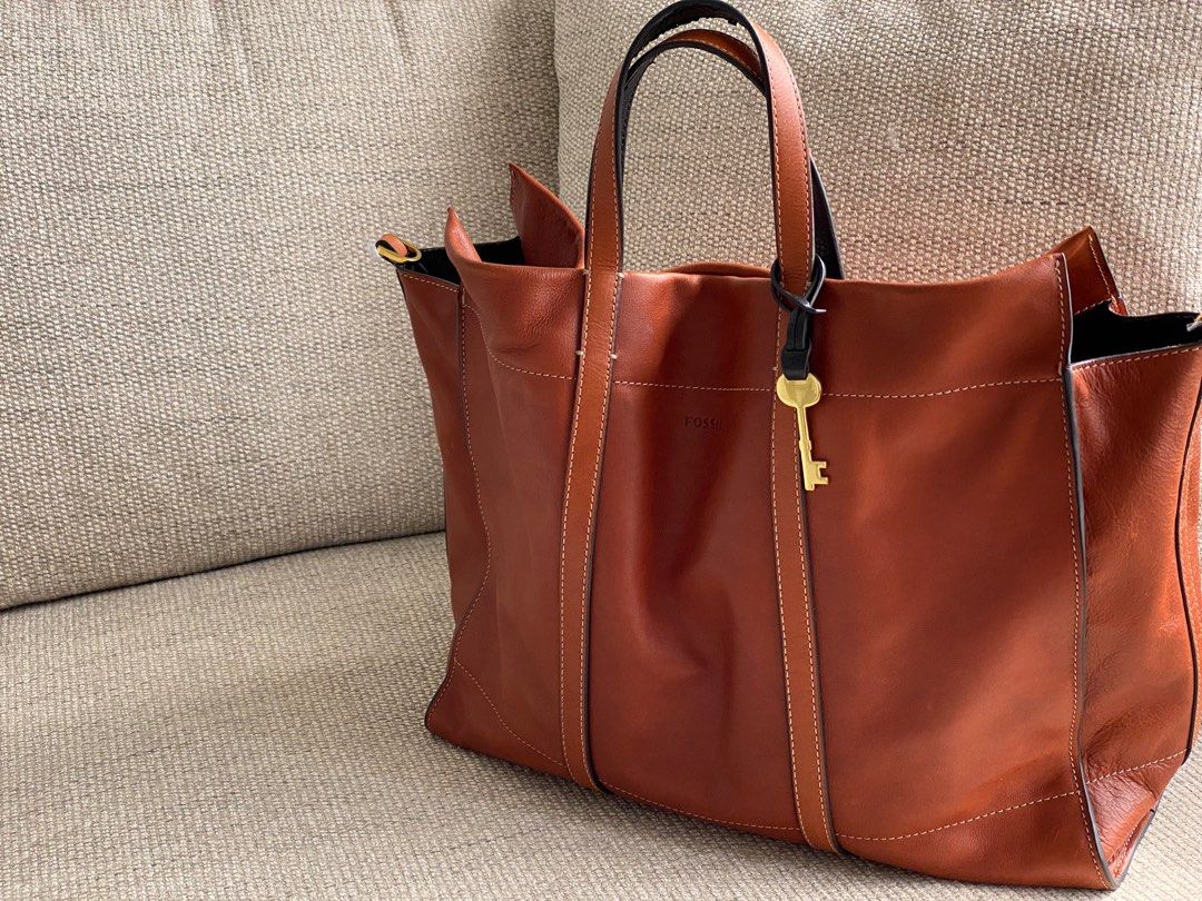 Fossil tote bag Women s Fashion Bags Wallets Backpacks on
