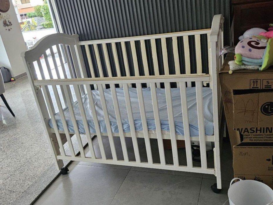 Free baby cot, Babies & Kids, Baby Nursery & Kids Furniture, Cots ...
