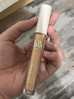 FREE SF BLK LIFE-PROOF AIRY CONCEALER IN CRÈME