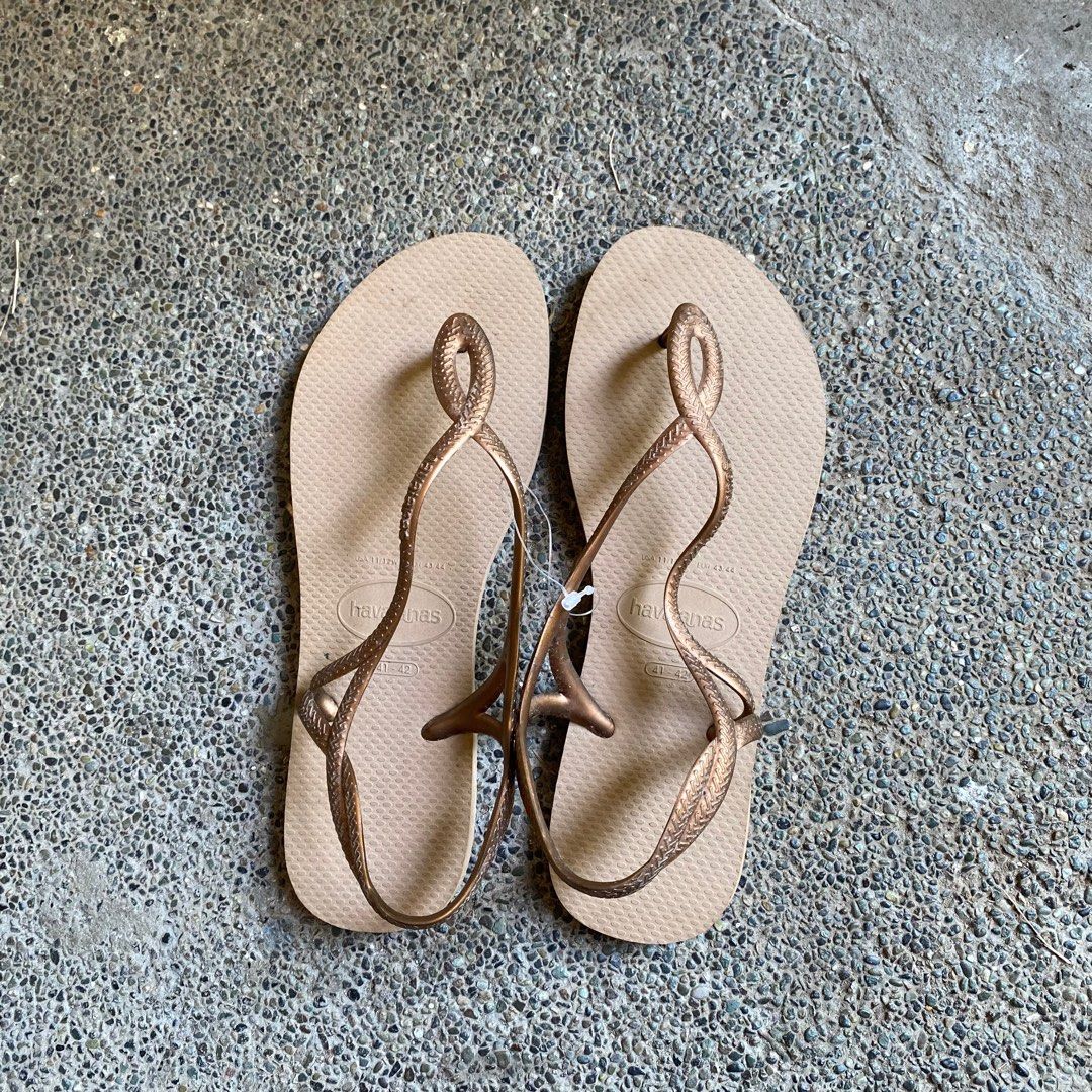 Havaianas sandals Women s Fashion Footwear Flats Sandals on Carousell