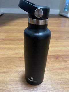 https://media.karousell.com/media/photos/products/2023/12/28/hydroflask_columbia_1703757230_dd22dbe5_thumbnail.jpg