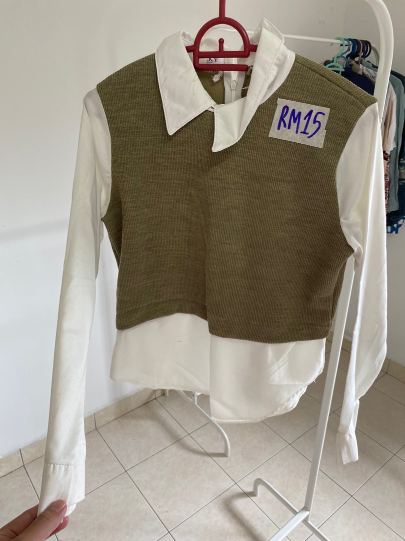 Collared shirt under sweater discount aesthetic