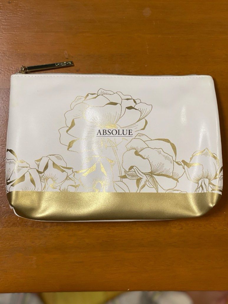 Lancome Makeup Pouch (Category: Makeup) located in Mandaluyong City. Submitted by beautybuysmnl (Listing ID 1274762734, Image 2). Description: Lancome Makeup Pouch 💕 💯 Authentic ⭐️ Brand new 🛒 On hand ✈️ Nationwide shipping 🤳Send us a DM to order! #BeautyBuysMNL #Makeup #MakeupPH #KikayKit #MakeupPouch #Cosmetics #CosmeticsPH #BeautyBuysAvailable.