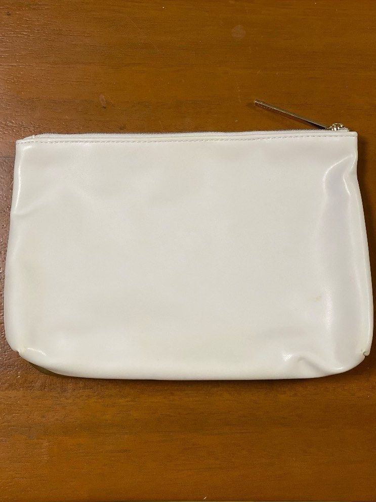 Lancome Makeup Pouch (Category: Makeup) located in Mandaluyong City. Submitted by beautybuysmnl (Listing ID 1274762734, Image 3). Description: Lancome Makeup Pouch 💕 💯 Authentic ⭐️ Brand new 🛒 On hand ✈️ Nationwide shipping 🤳Send us a DM to order! #BeautyBuysMNL #Makeup #MakeupPH #KikayKit #MakeupPouch #Cosmetics #CosmeticsPH #BeautyBuysAvailable.