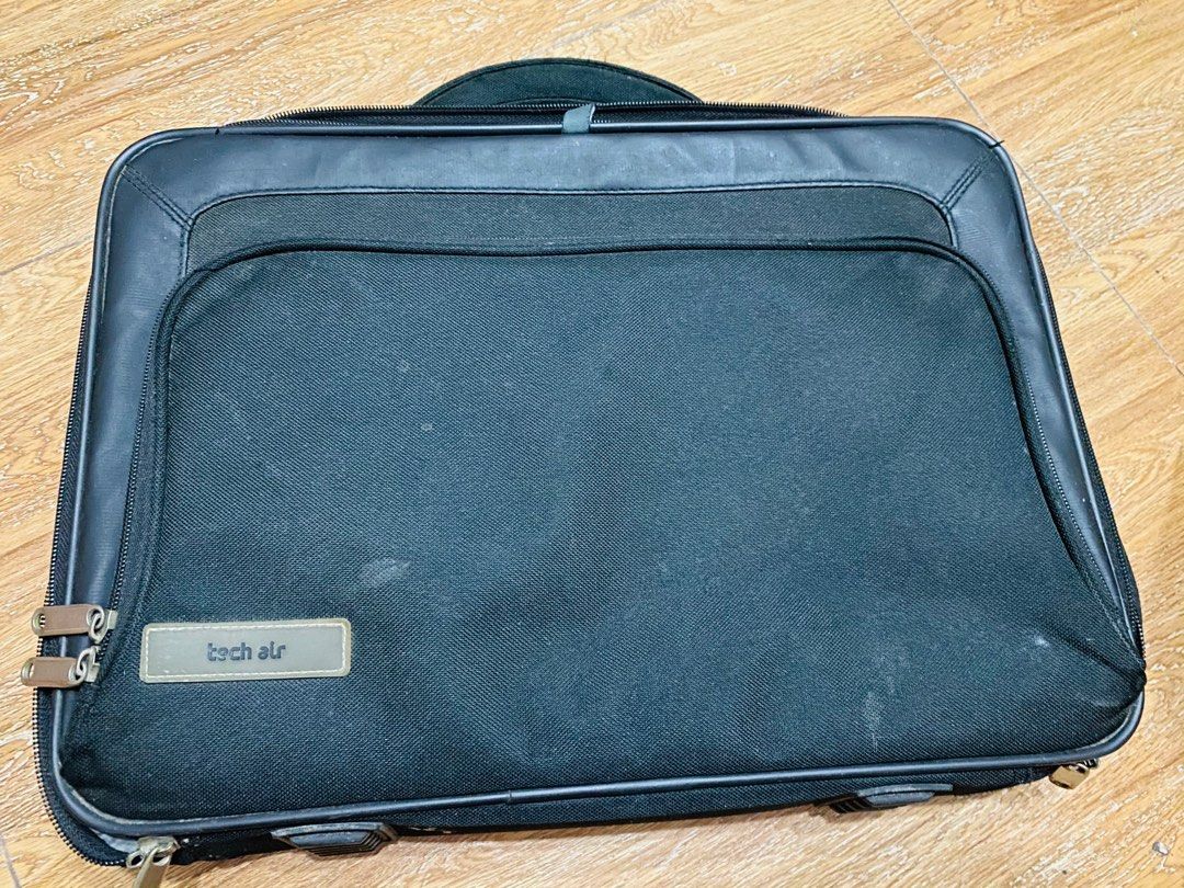 laptop bag (Category: Laptop Bags & Sleeves) located in Quezon City. Submitted by amethyst021894 (Listing ID 1274748182, Image 1). Description: no damage kulang lang sa linis .