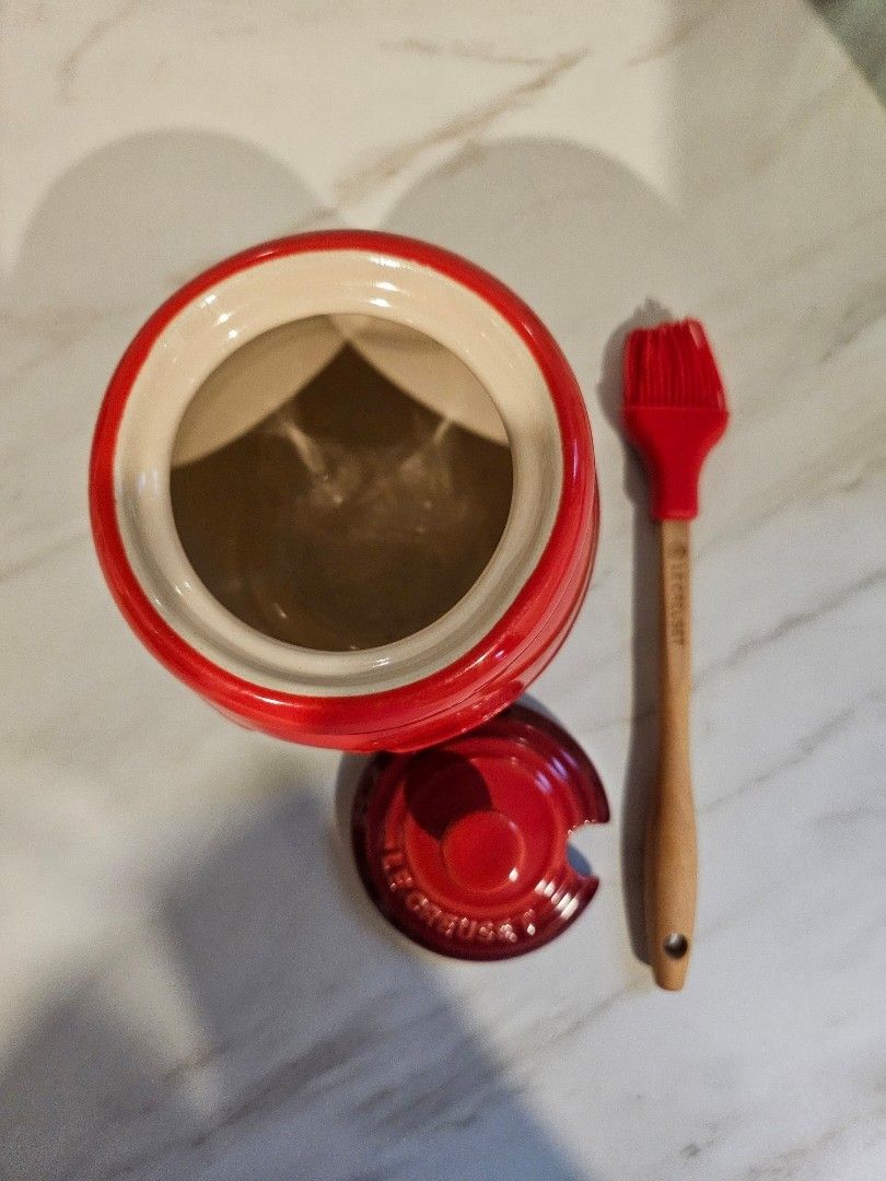 Le Creuset Cherry Red BBQ Pot, Furniture & Home Living, Kitchenware