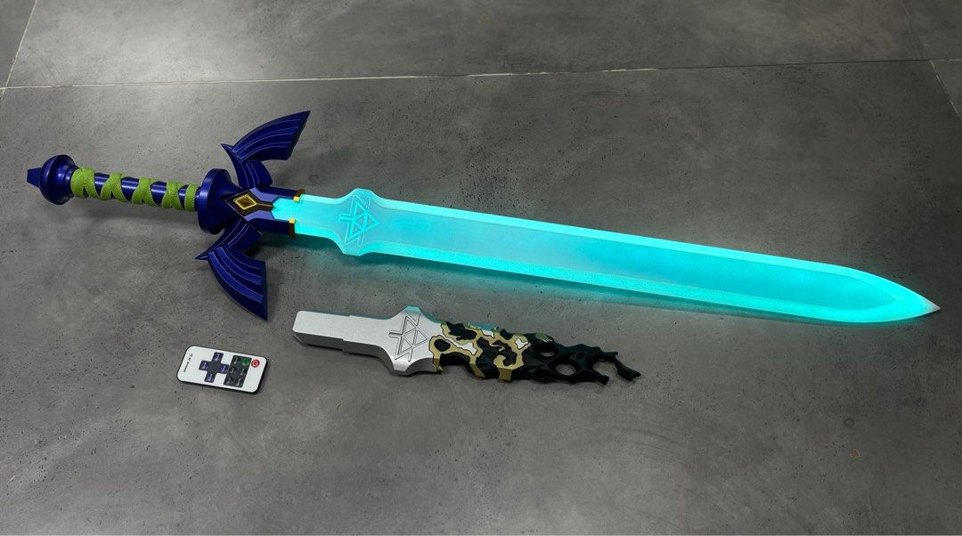 Legend of Zelda. Master Sword with lightup effect, Hobbies